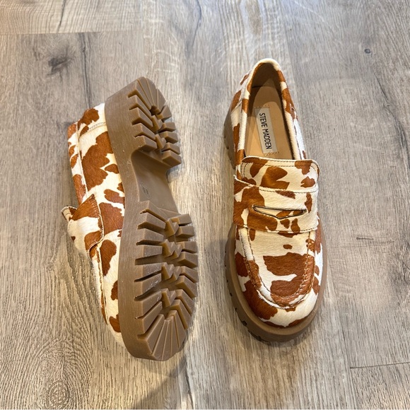 Steve Madden Lawrence Cow Print Lug Sole Loafers - Picture 5 of 6